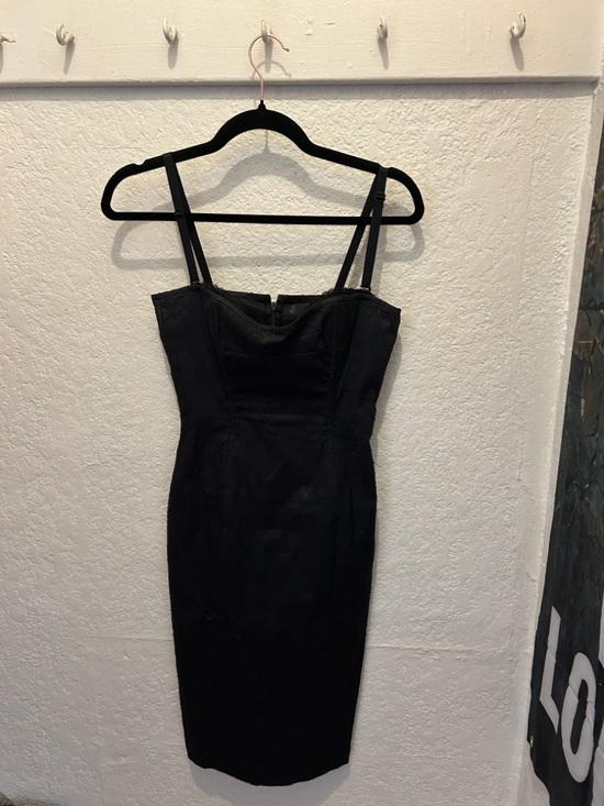 Elegant Black Strapless Dress - Picture 2 of 6